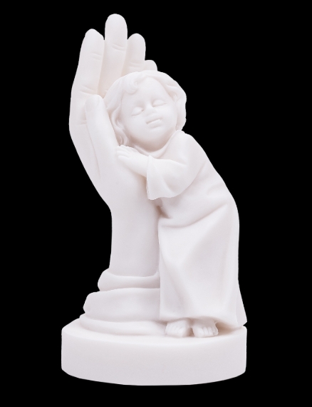 Chlapec v dlani (930) - alabaster